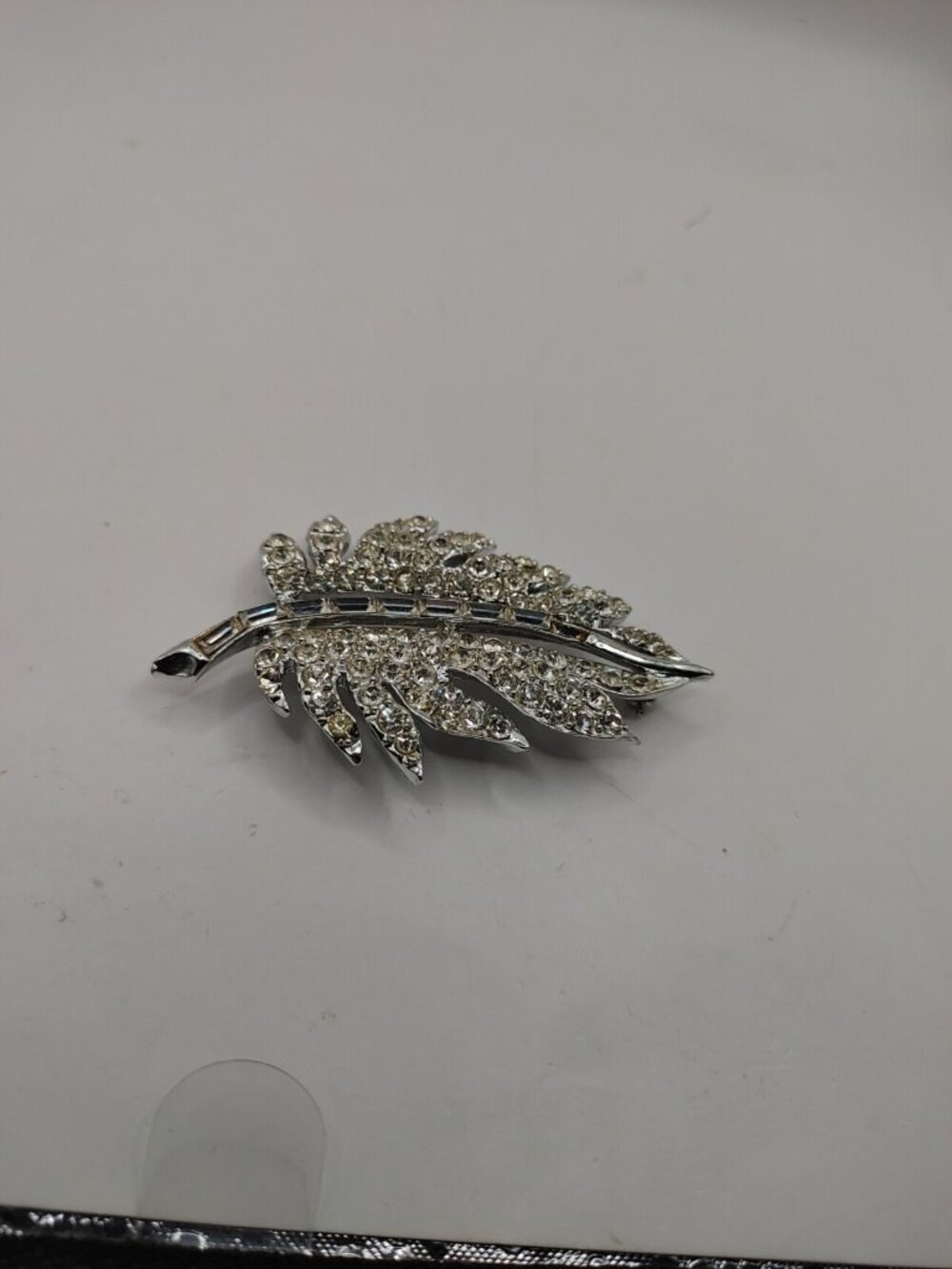 VTG PIN/BROOCH Signed Pell/ Leaf CLEAR Rhinestones silver-tone